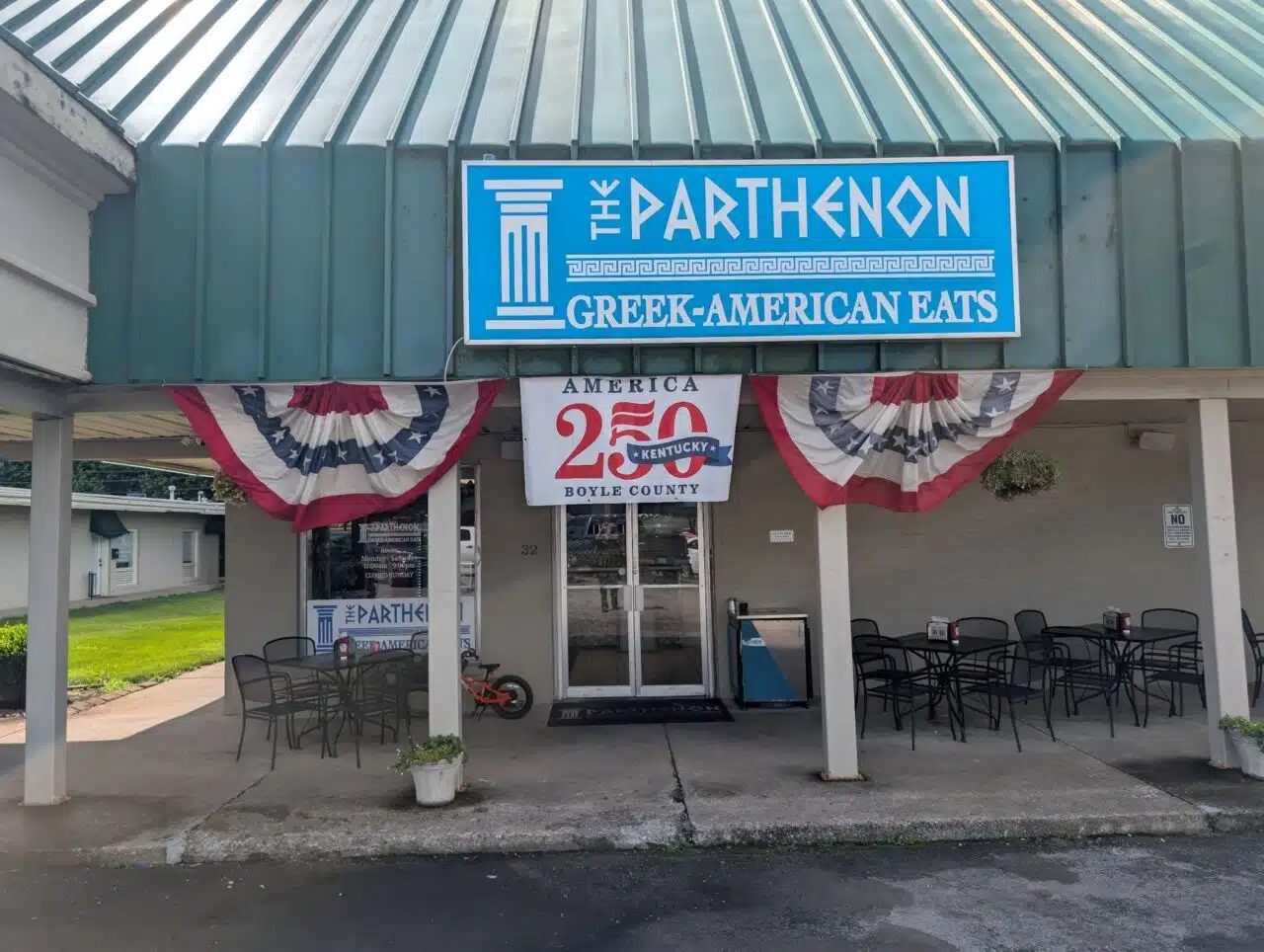 The Parthenon is a Greek-American restaurant in Danville, Kentucky that offers outdoor seating.
